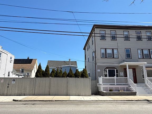 2nd image of 1634 N Shore Rd