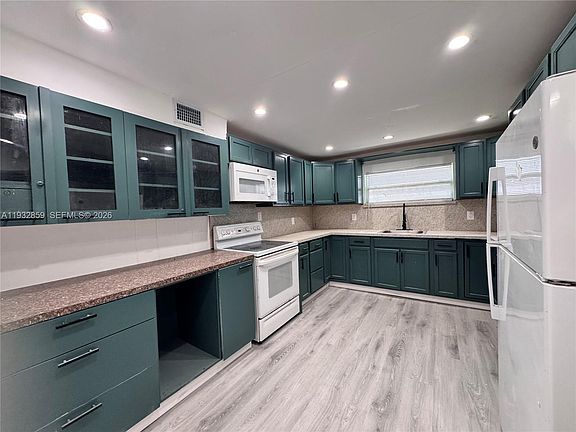 5th image of 1040 Curtiss Dr