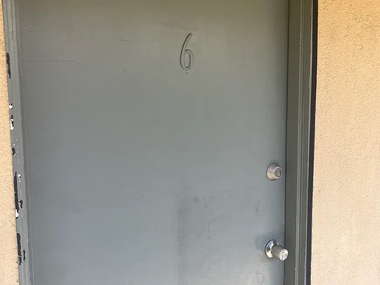 2420 Butler Ave #6 — Photo 3