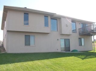 806 Fall Creek Rd, Papillion, NE 68133