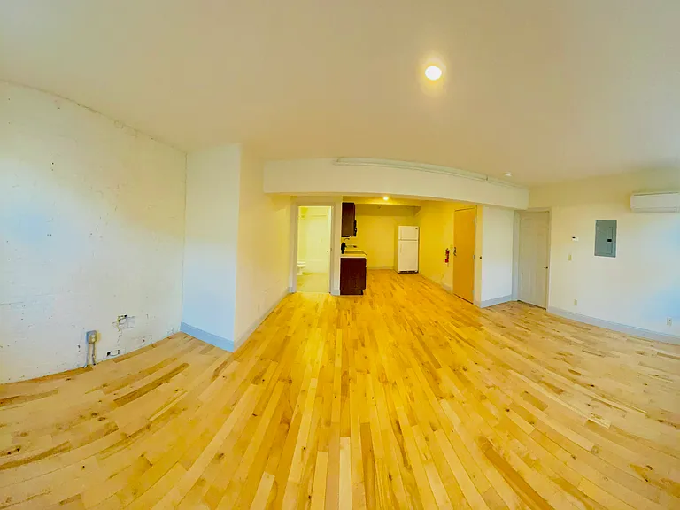 191 College St #303 — Photo 18