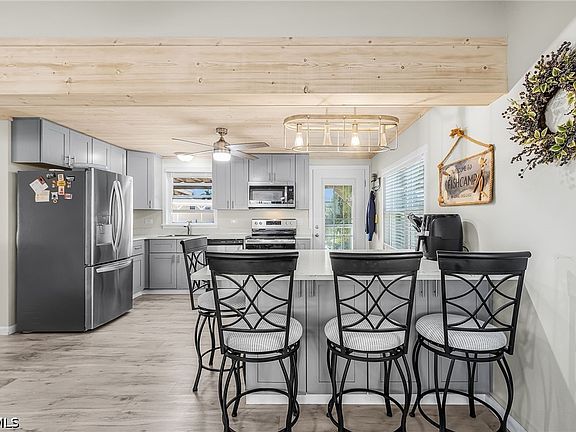 5th image of 3954 Dewberry Ln