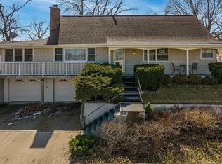 171 21st Ave SW, Cedar Rapids, IA 52404