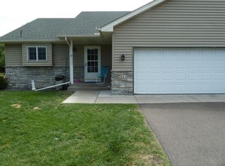 7943 15th St N, Oakdale, MN 55128