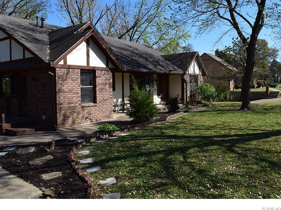 1st image of 1028 N Douglas Dr