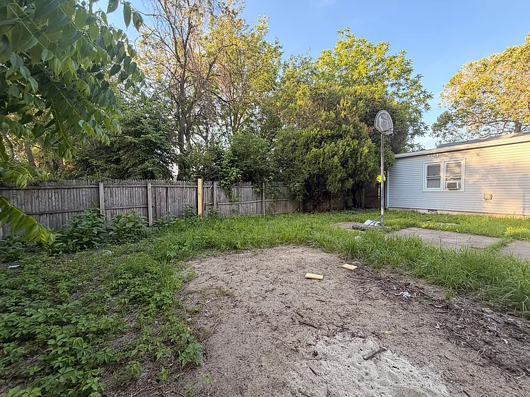 142 Van Buren Ave — Photo 26