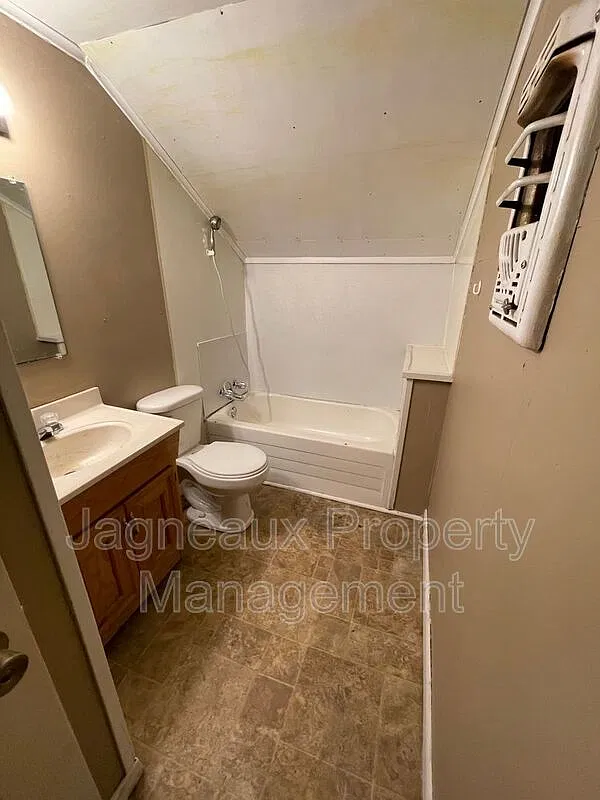 2 bed, 1.0 bath, 851 sqft, $750 — Photo 4