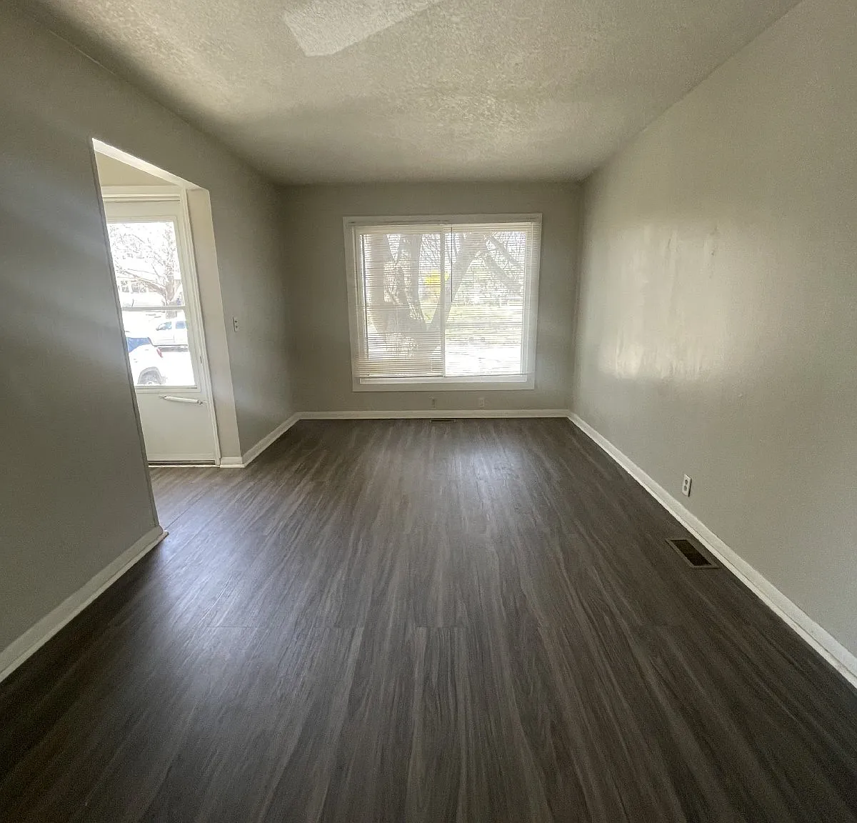 2 bed, 1.0 bath, 727 sqft, $850 — Photo 4
