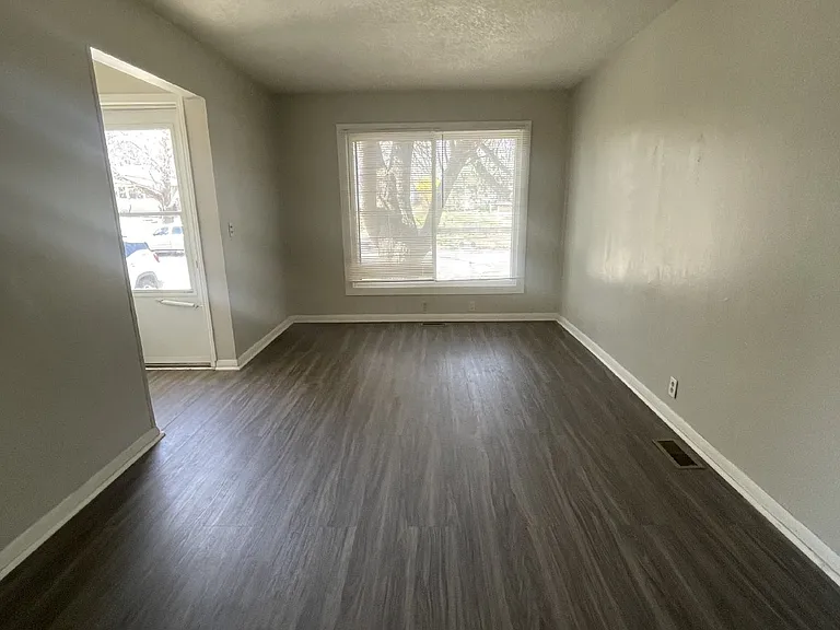2322 S Broadview St — Photo 4