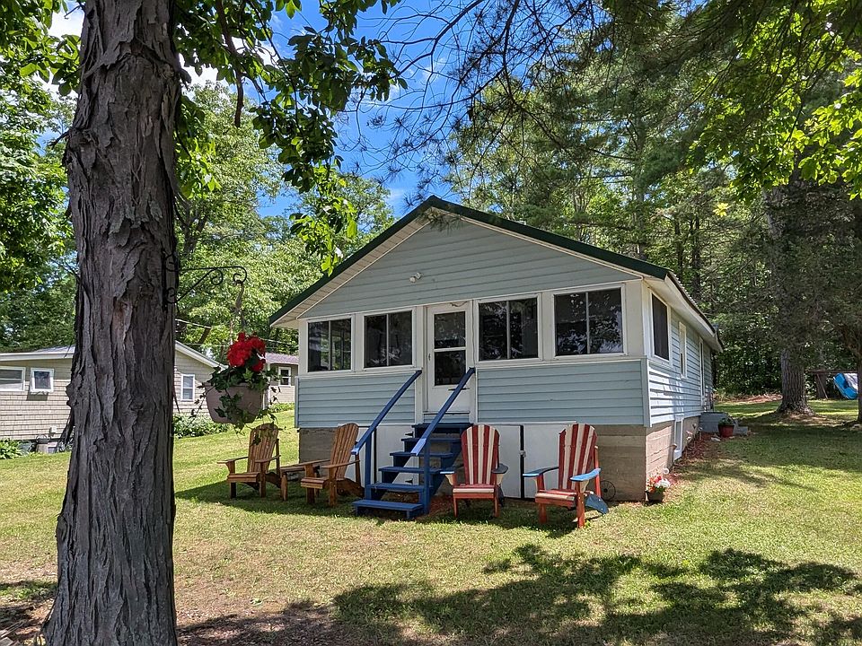 1st image of 241 Corlear Dr