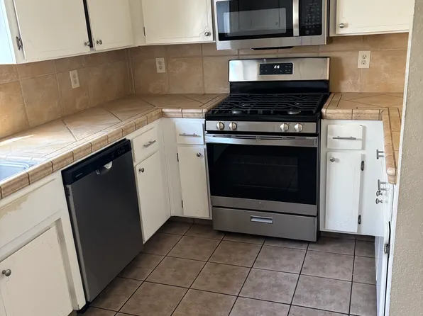 1417 Steele Ave, Modesto, CA 95351