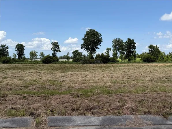 160 Audubon Pl, Belle Chasse, LA 70037