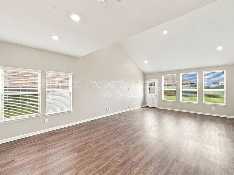 32311 Melbrooke Dr — Photo 6