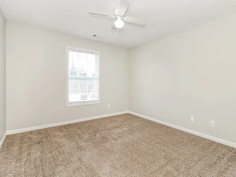 204 Providence Dr — Photo 15