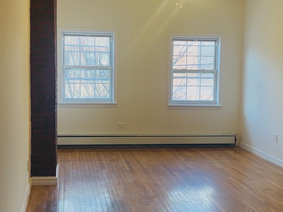 2nd image of 3059 14th St APT 4