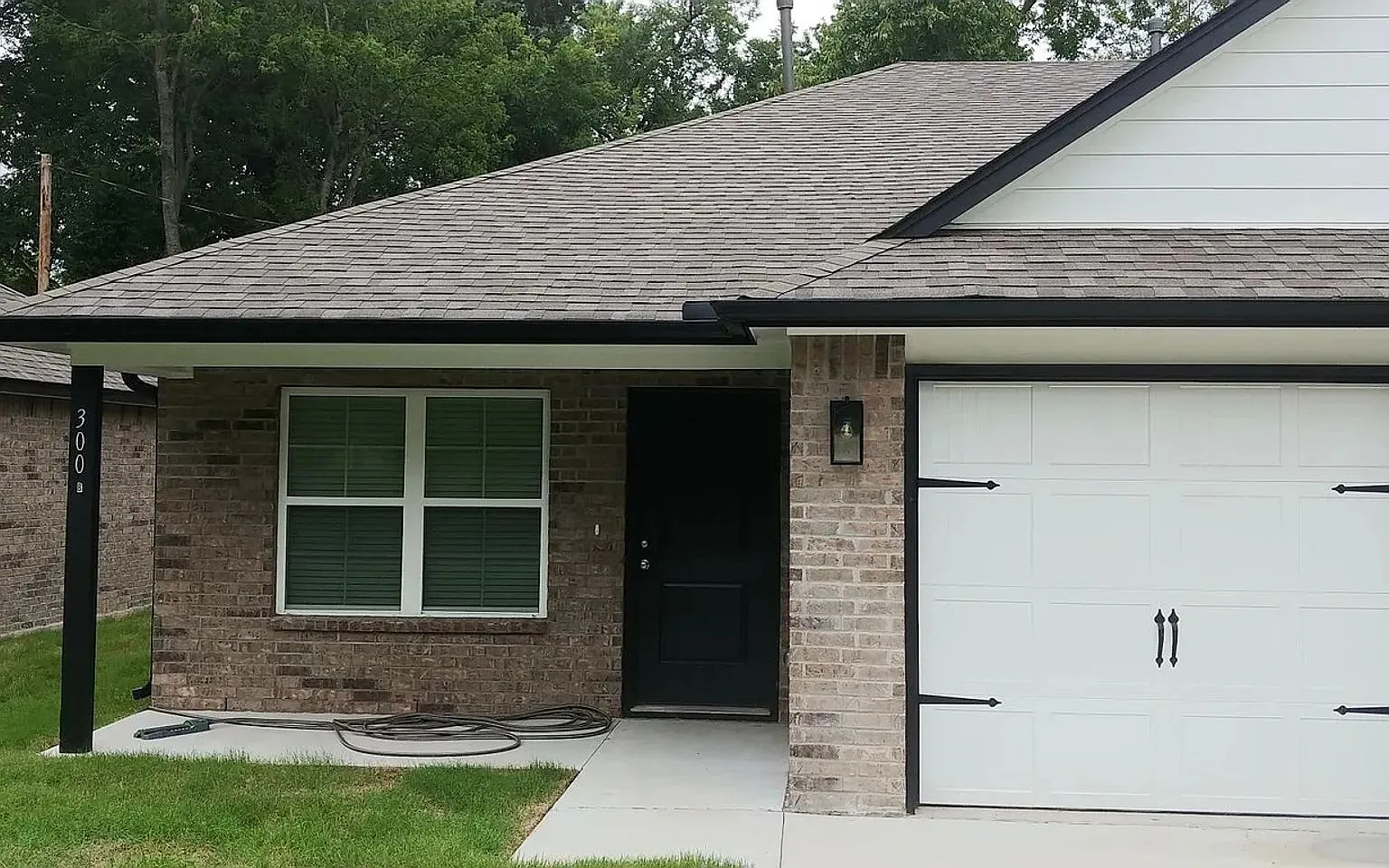 Newer 2-Bedroom Duplex With Attached Garage In Pryor! — Photo 1
