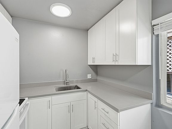4th image of 3545 Harrison St #4