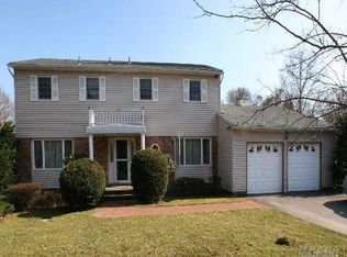 25 Polly Dr, Huntington, NY 11743