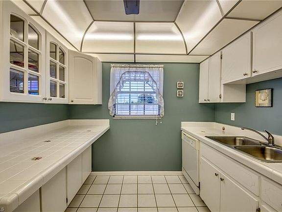 3rd image of 6915 Edgewater Cir #4-C