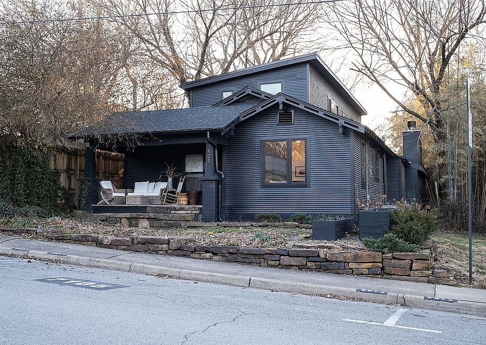 1st image of 101 N Locust Ave