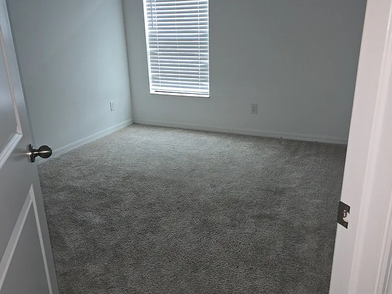 1421 Bush St W — Photo 5
