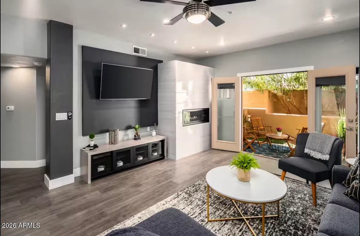 2 bed, 2.0 bath, 1340 sqft, $4,200 — Photo 3
