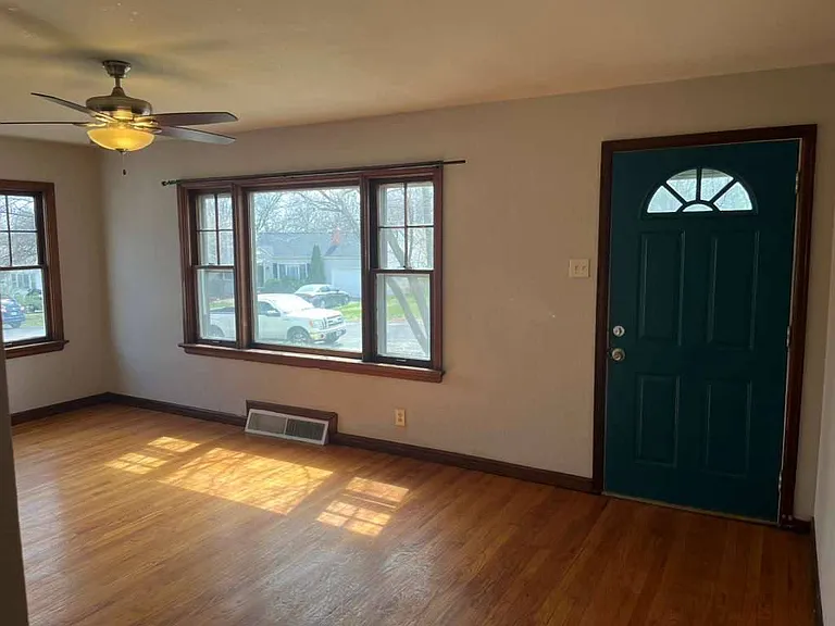 9813 Lullaby Ln — Photo 3