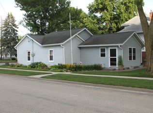 406 N 2nd St, Bellevue, IA 52031