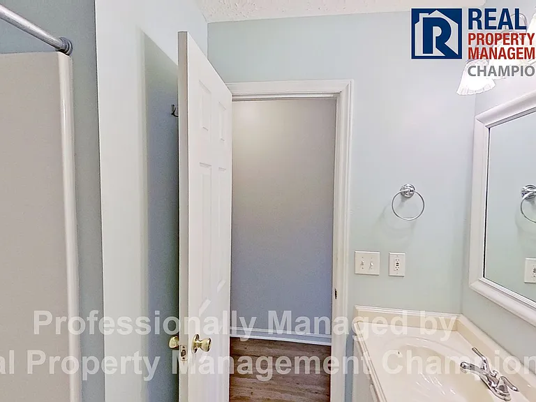 802 Plainfield Ct — Photo 26