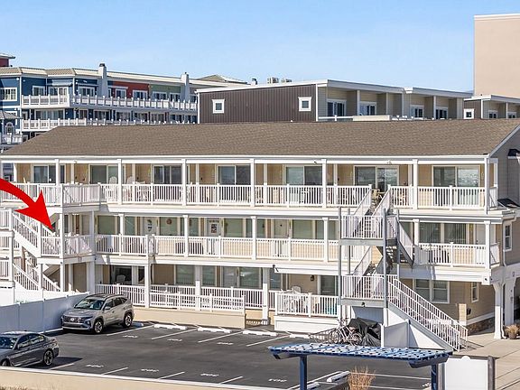 3rd image of 422 Farragut Rd #201