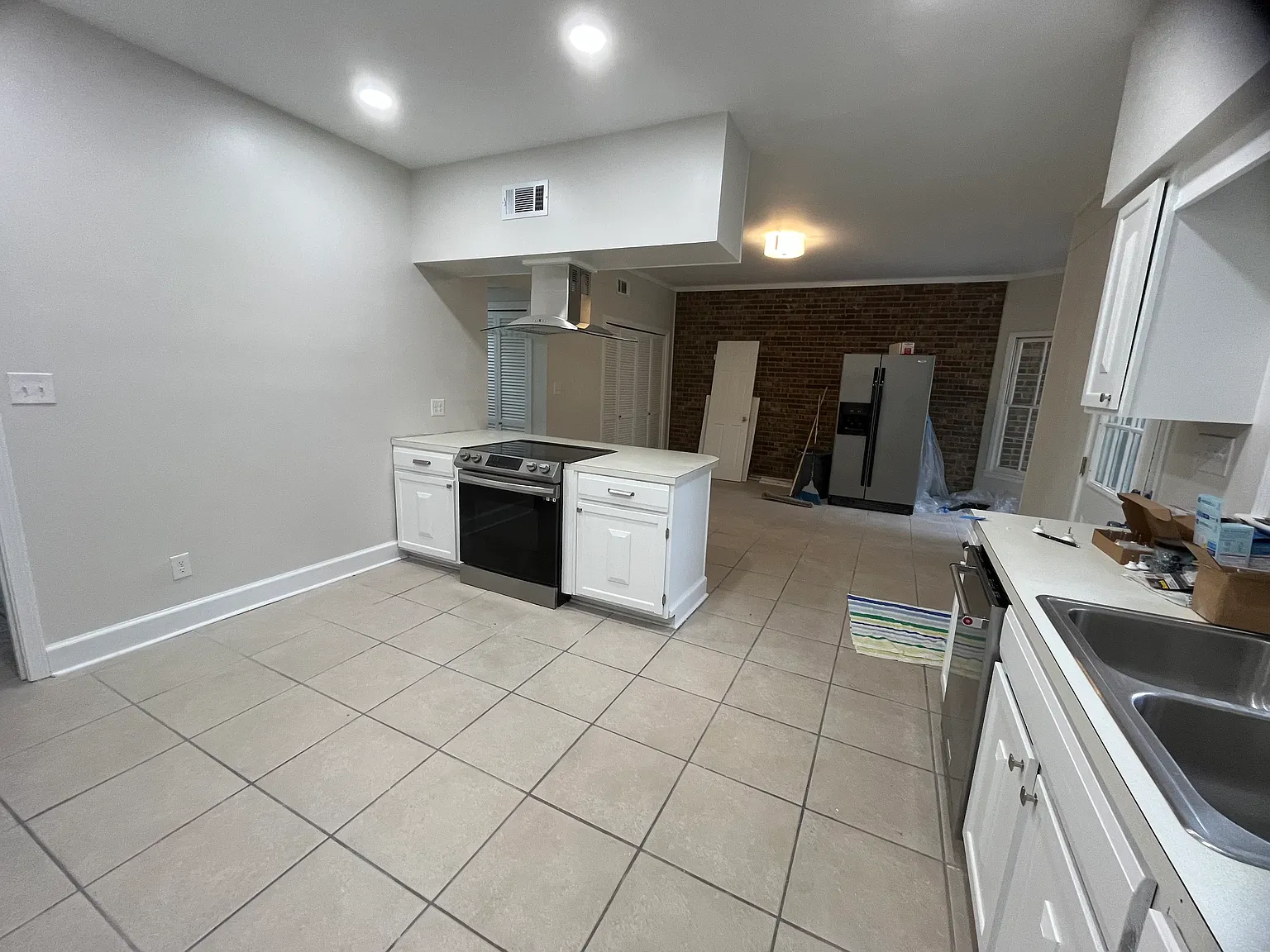 3 bed, 2.5 bath, 1904 sqft, $2,400 — Photo 3