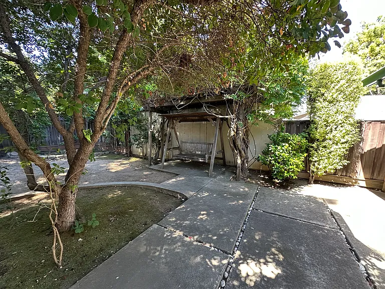 26 Del Monte Ave — Photo 12