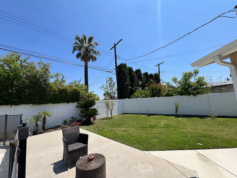 16349 Flanders St — Photo 15