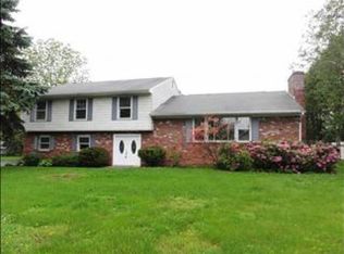 2 Volino Dr, Poughkeepsie, NY 12603