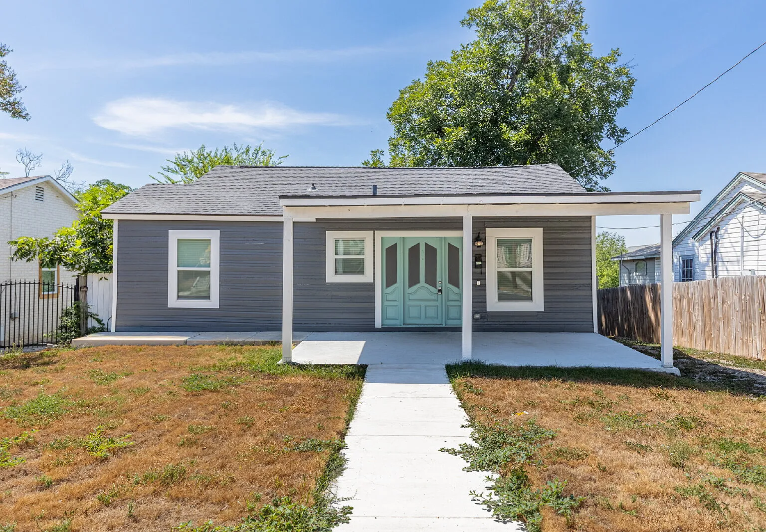 3 bed, 2.0 bath, 992 sqft, $1,400 — Photo 1