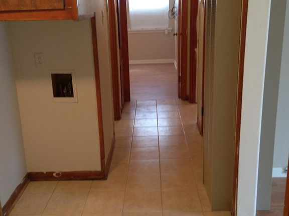 3rd image of 1402 Briarwood St