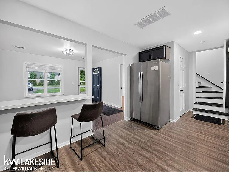 388 E South Blvd — Photo 14