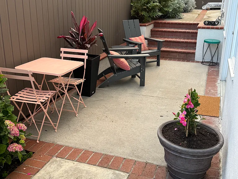 480 Blumont St #B — Photo 16