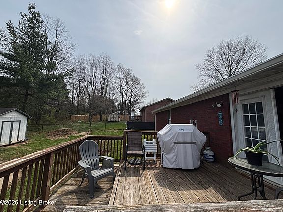 3rd image of 104 Owings Blvd