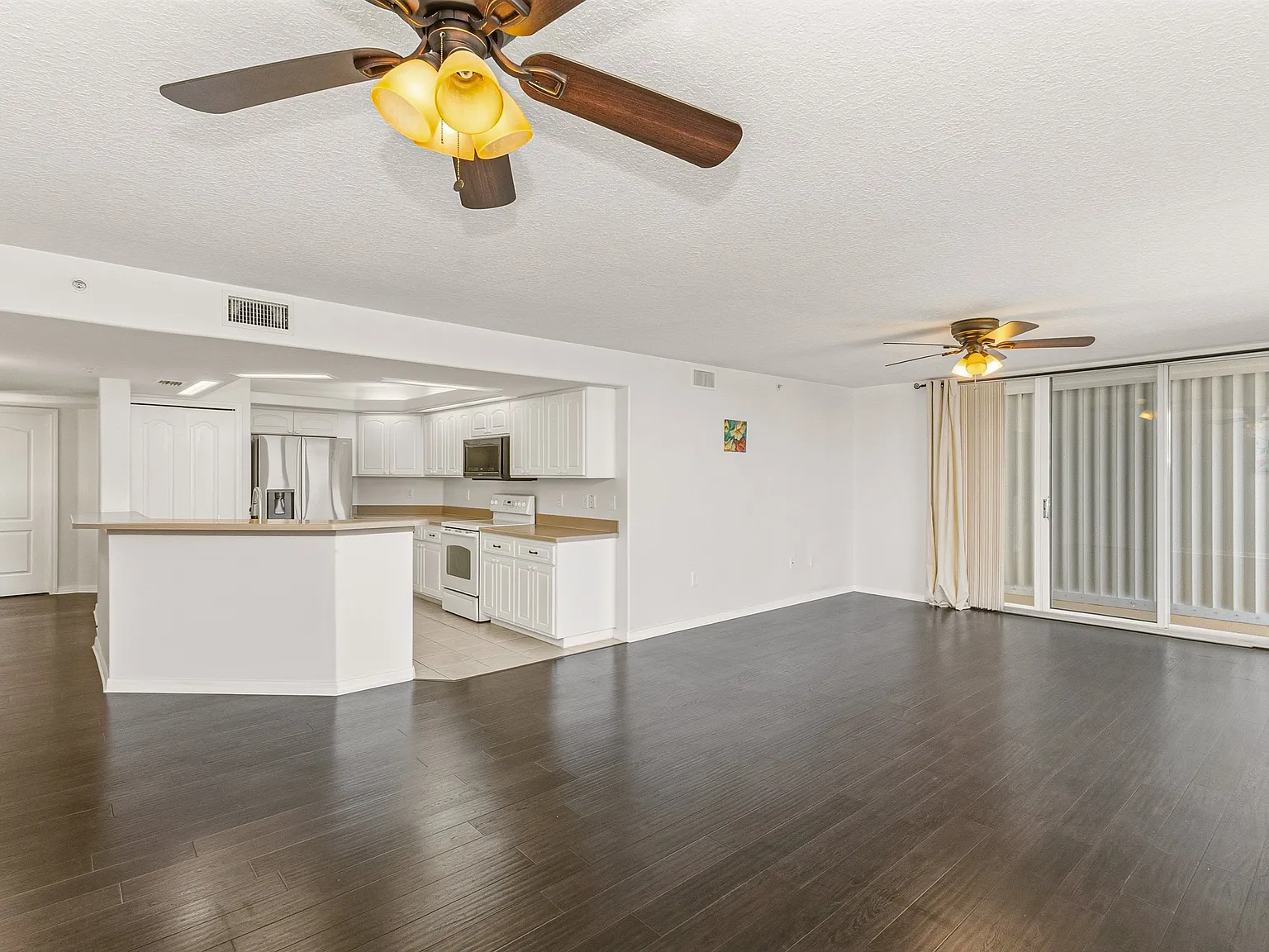 3 bed, 1852 sqft, $2,500 — Photo 4