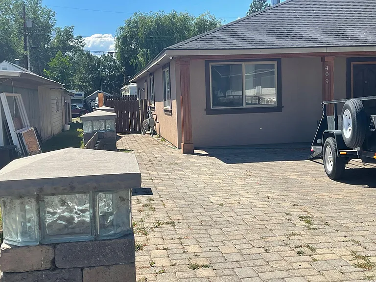 409 N Okanogan St — Photo 2