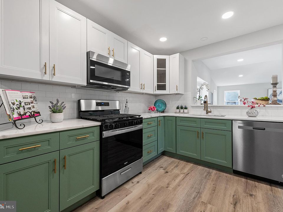 Sage green kitchen with shaker cabinets in a renovated 1880s house,  Minneapolis, Minnesota [2500x1667] : r/RoomPorn