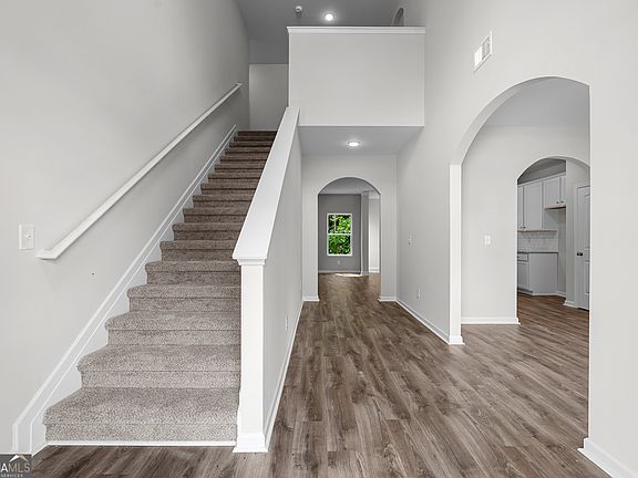 5th image of 487 Charleston Pl