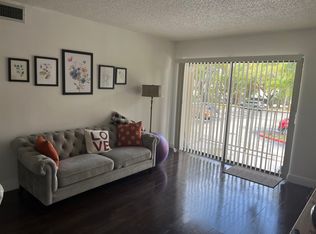 15520 SW 80th St APT 202, Miami, FL 33193