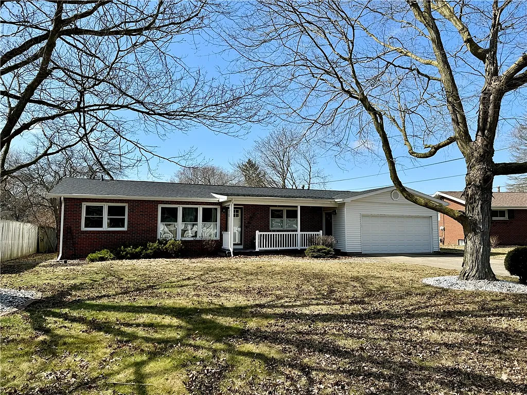 204 Maple Dr photo 1