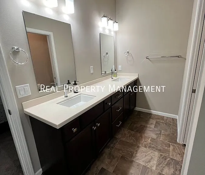 W217N6192 Masters Dr — Photo 12