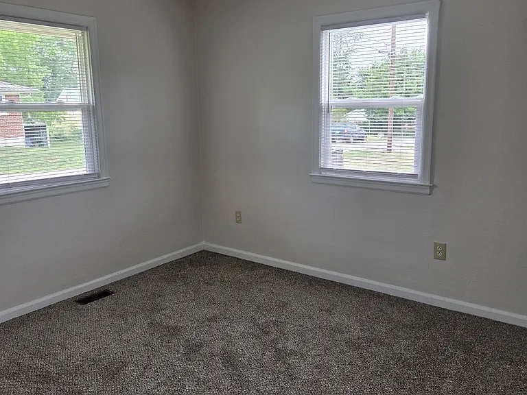 113 Druin St — Photo 17
