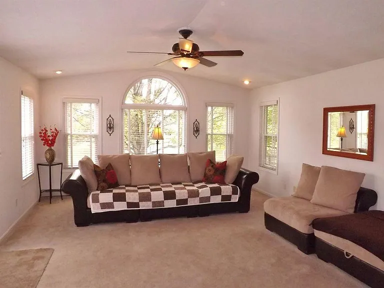 8177 Autumn Ln — Photo 5