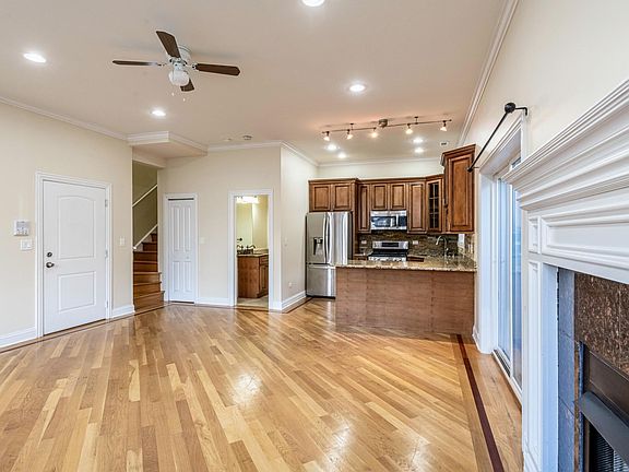 3rd image of 6229 N Richmond Ave #1S