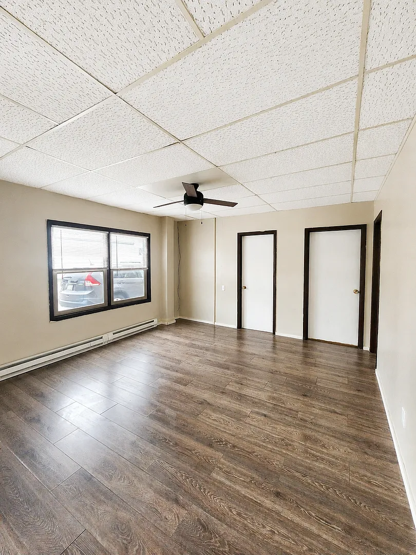 Wisconsin House Apartments — Photo 4